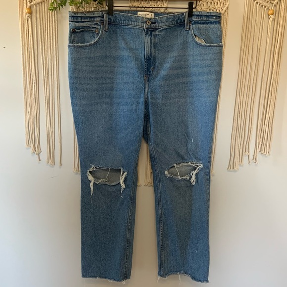 Abercrombie & Fitch Denim - ABERCROMBIE & FITCH 90s Straight Ultra High Rise Distressed Jeans 35 / 20 SHORT